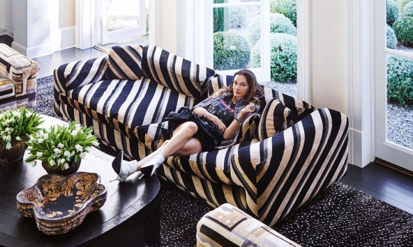 Quên mỹ phẩm đắt tiền đi, nữ tài phiệt U50 vung tiền tậu đá cẩm thạch dị bản để 'bảo dưỡng' thanh xuân