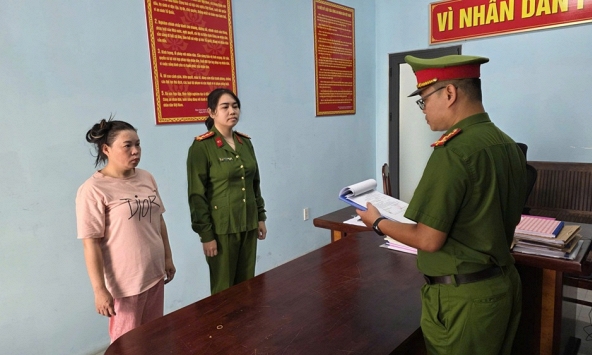 Thực hiện lệnh bắt khẩn cấp Phạm Thị Hồng Phúc 37 tuổi