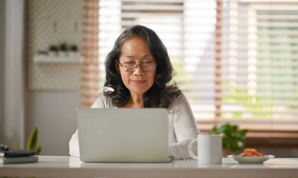 Bước sang tuổi trung niên, dù dư dả đến đâu cũng đừng chi tiền cho 3 việc này: Không biết sớm dễ hối hận