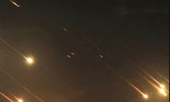 Cảnh 'mưa tên lửa' Israel gửi xuống Lebanon: Hơn 250 người chết, Iran lập tức đe dọa trả đũa