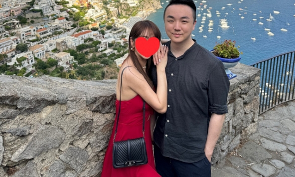 Cựu tiếp viên hàng không ly dị ông chủ chuỗi nhà hàng nổi tiếng: 7 năm kết hôn không có con, yêu bản thân mình nhiều hơn