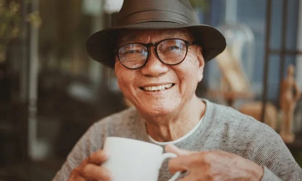 Người thường xuyên uống cà phê và người không uống, ai sống thọ hơn?