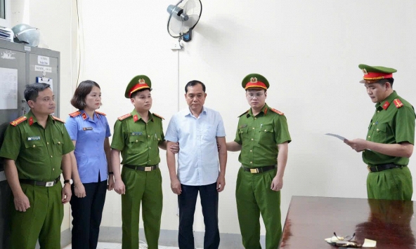 Bắt khẩn cấp, khám xét nơi ở của ông Hoàng Trọng Lợi