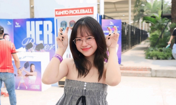 Bắt trend theo kiểu độc lạ, Mai Linh Zuto khiến anh em game thủ 'đỏ mặt' với hành động này