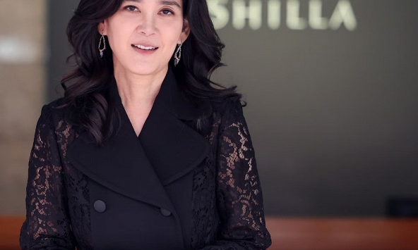 'Đại công chúa' xứ Hàn, định nghĩa lại sự xa xỉ: Chất lượng da thủ công và đường cong tối giản 'soán ngôi' những chiếc logo