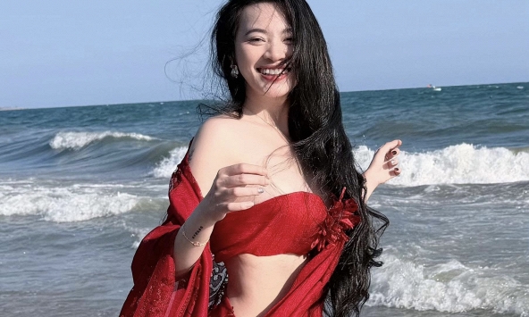 Đường đua hot nhất mùa hè chính thức gọi tên Trâm Anh, màn khoe dáng 'khét lẹt' đẳng cấp mỹ nhân 