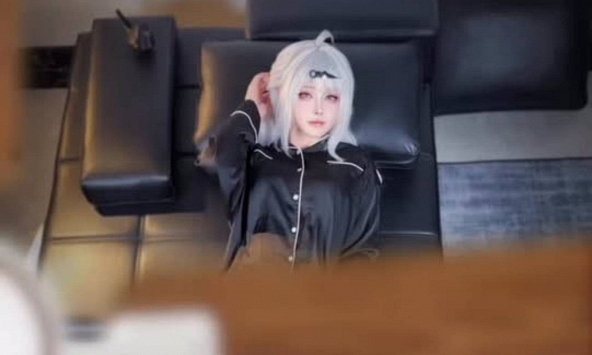 Ngắm mỏi mắt với trend 'quạt trần' của các coser xứ Trung, một lần biến hình là lại khiến người xem mê mệt