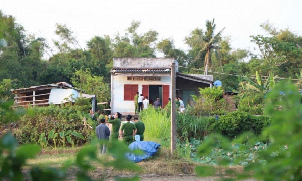 4 người trong gia đình tử vong, hàng xóm thấy 3 mẹ con đi kéo rơm trước khi xảy ra sự việc