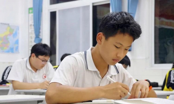 'Tôi ăn bánh bao 7 nghìn đồng, còn nó học thêm 1 buổi 700 nghìn!” - Người cha thật lòng nói lên bao nỗi chua xót của cha mẹ