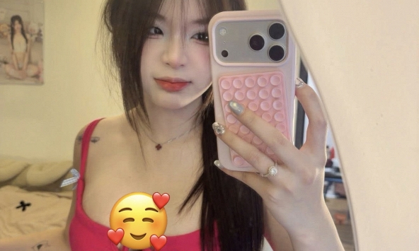 Bị mỉa mai chuyện váy áo, idol Linh Thỏ 'var' trực diện, bảo vệ phong cách cá nhân 