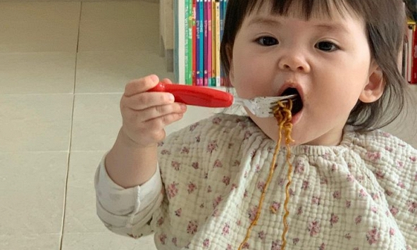 Đừng cho bé ăn dặm theo cảm tính: Lịch ăn dặm 6–12 tháng chuẩn khoa học, giúp con tiêu hóa tốt, lớn khỏe mỗi ngày