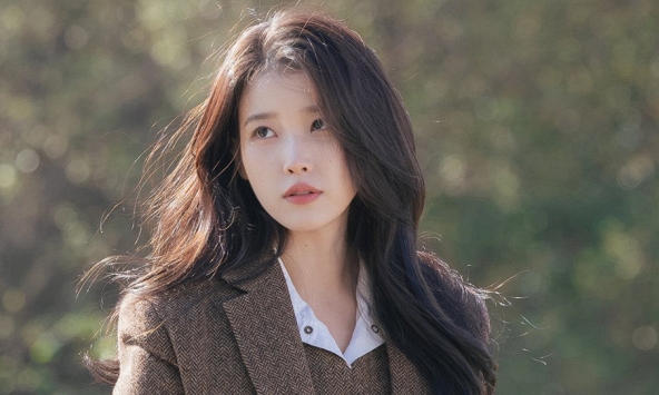  “Đừng cho IU đóng phim nữa, cô ta chỉ là 1 đứa trẻ con cố bắt chước người lớn”