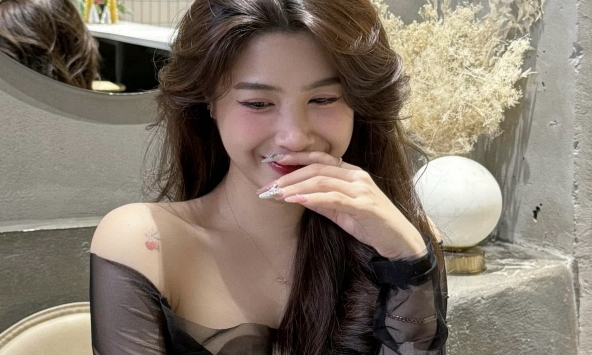 Cận cảnh pha nũng nịu 'tan chảy' của bà chủ phòng gym xinh đẹp, bảo sao 'Boy 1 champ' Hà Tiều Phu không cưng chiều hết mực!