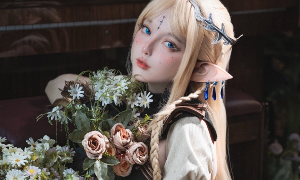 'Rửa mắt' với bộ ảnh cosplay Tiên tộc của 'búp bê sống' Le Josette