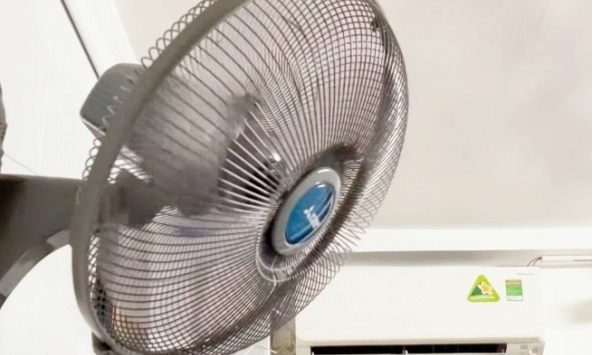 Bật điều hòa + quạt có tốn điện hơn không? EVN đưa ra đáp án 