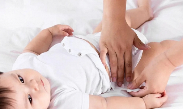 Bé hay bị hăm đỏ vùng mông? Đừng vội đổ lỗi cho tã, 90% bố mẹ đang chăm sai mà không biết