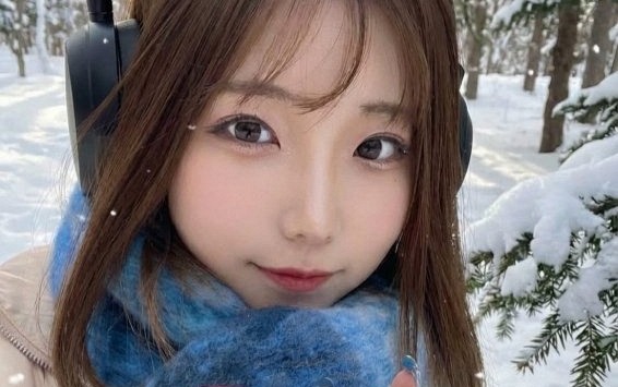 Hot girl giải nghệ, biến mất một năm để đi làm nhân viên văn phòng và cái kết đắng cay