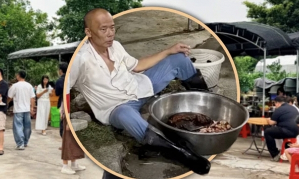 Quán gà hầm van xin khách đừng đến nữa: Nhưng càng đuổi càng đông!