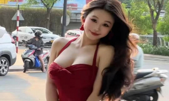 Biến hình từ lúc đi làm sang đi chơi, hot girl 'gây choáng' với màn lột xác ngoạn mục