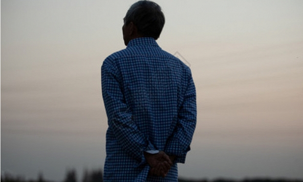 Có lương hưu 30 triệu đồng/tháng, cụ ông 62 tuổi nhất quyết không thay con trai trả tiền vay mua nhà: 'Không phải nghĩa vụ của tôi'