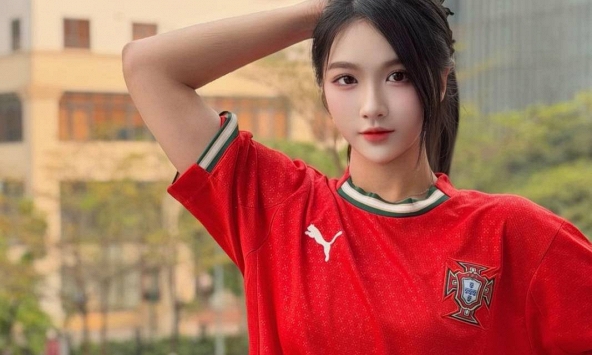 Công khai ủng hộ Ronaldo đến mức này, hot girl xinh đẹp khiến người xem thích thú