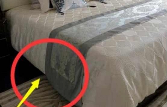 Không phải mê tín, giờ mới biết vì sao nhiều nhà để 1 chậu nước dưới gầm giường