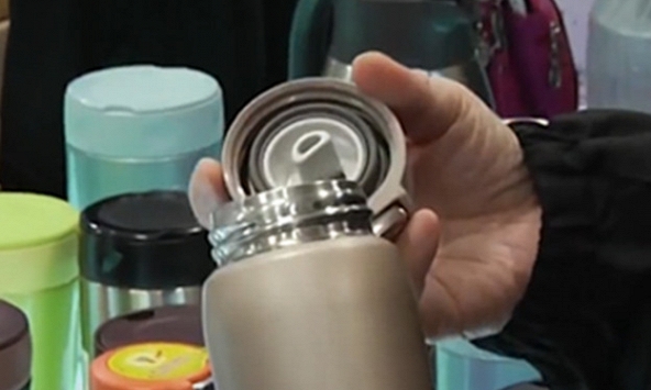 Nam tài xế 50 tuổi mắc hàng loạt bệnh hiểm nghèo vì chiếc cốc giữ nhiệt, bác sĩ nhắc: 7 loại nước tuyệt đối không để trong loại cốc này