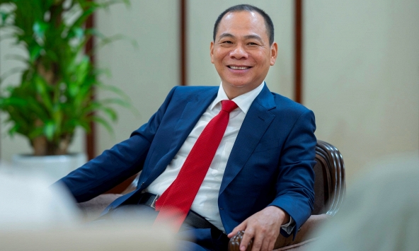 Tỷ phú Phạm Nhật Vượng trước khi có Vingroup: Du học sinh đi buôn áo gió và cái duyên thành “vua mì gói” Ukraine