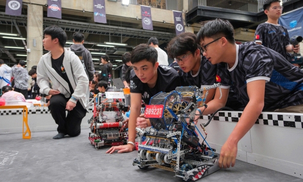 3 đội tuyển LSTS đại diện Việt Nam lên đường chinh phục sân chơi Robotics lớn nhất hành tinh