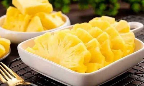 Ăn dứa để hạ axit uric, coi chừng phản tác dụng: 4 món quen mặt bị điểm tên