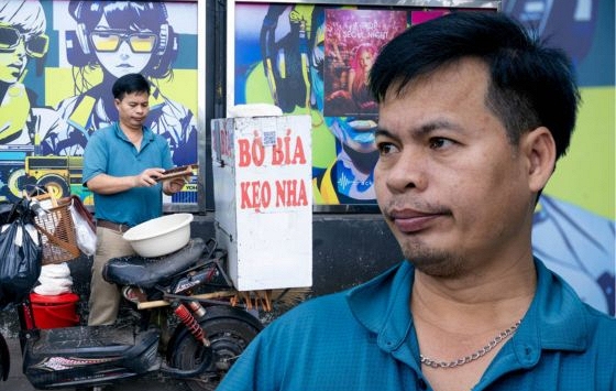 Anh bán bò bía bí ẩn nhất Hà Nội đổi địa điểm kinh doanh, chia sẻ thêm về cuộc sống trước đây