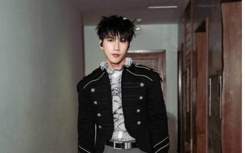 Động thái lạ của HIEUTHUHAI, đăng 30 bức ảnh không caption  