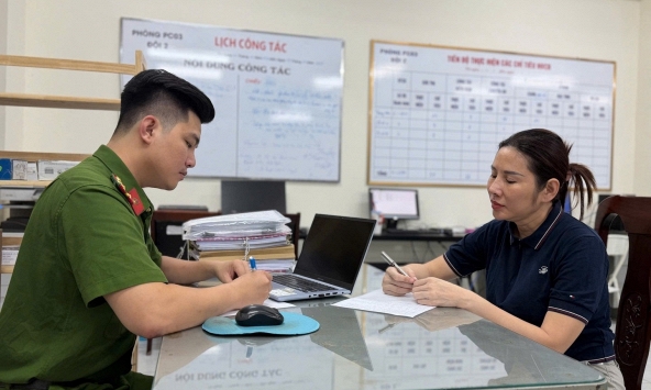 Hình ảnh khám xét khẩn cấp nhiều địa điểm, bắt 'bà trùm' đứng sau nhiều công ty Lê Thị Thùy Trang