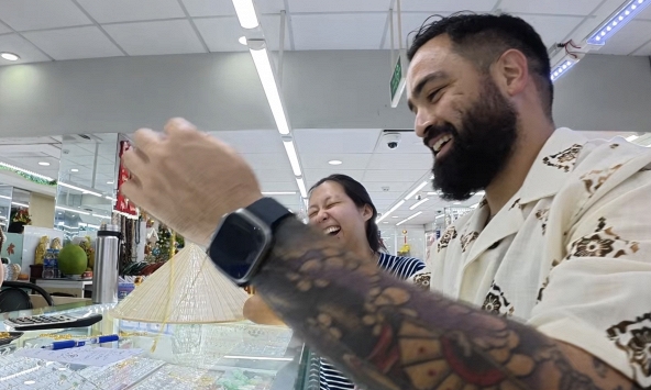 Khách Tây sang tận Việt Nam mua vàng 18k, khâm phục tài năng của thợ kim hoàn