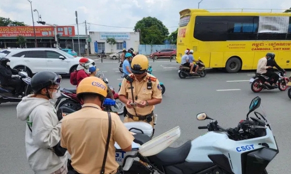 Lỗi vi phạm giao thông thường gặp nào sắp tới có thể bị CSGT phạt tại chỗ tới 7,5 triệu đồng?