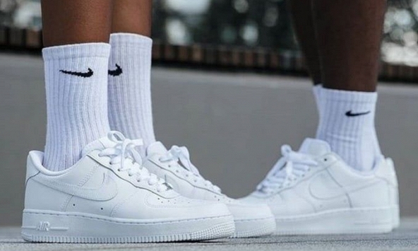 Mẫu giày 'nồi đồng cối đá' từ năm 1982 bây giờ người ta vẫn đi đầy đường, thậm chí còn thành giày cưới