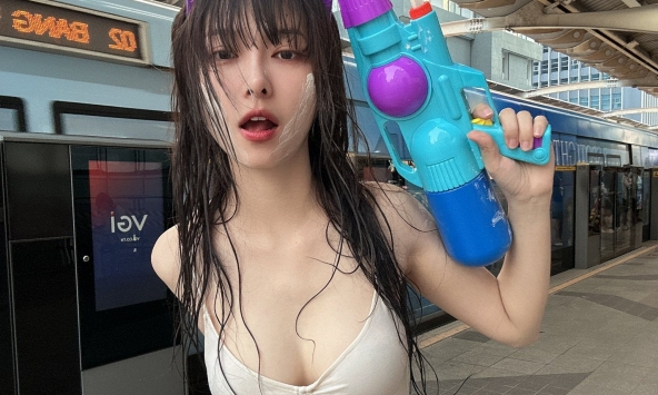 Nhan sắc gây mê của hot girl Thái Lan tại lễ hội té nước, hứng trọn combo đến 'ướt nhẹp' vẫn cực kỳ quyến rũ