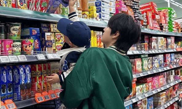 Vì sao nuôi con trai lại vất vả hơn con gái?