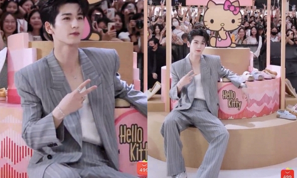 Khủng khiếp cảnh biển người chen kín 5 tầng lầu trung tâm thương mại, mọi thứ náo loạn vì Trương Lăng Hách xuất hiện