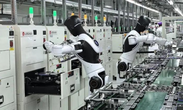 Chuyện lạ trong một nhà máy ở Trung Quốc: Xuất hiện lực lượng lao động mới, độ chính xác 100%