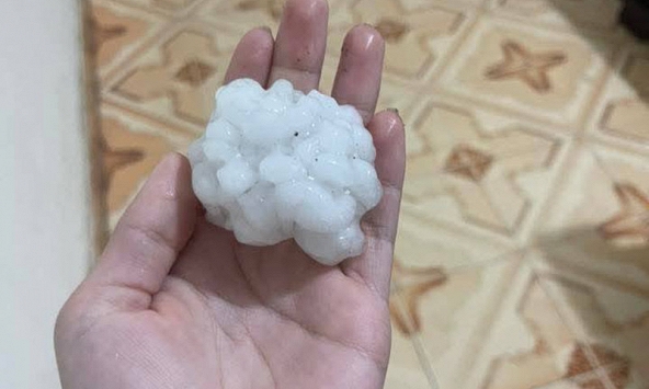 Đá từ mưa đá có lấy về dùng được không? Nhiều người đang hiểu nhầm