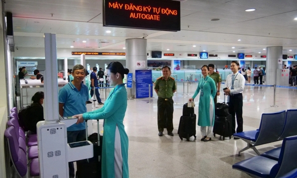 Quy định mới tại sân bay Tân Sơn Nhất: Bắt buộc khai báo thông tin trực tuyến trước khi nhập cảnh