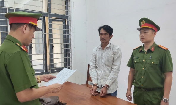 Thi hành lệnh bắt tạm giam vợ chồng Cao Thị Bé