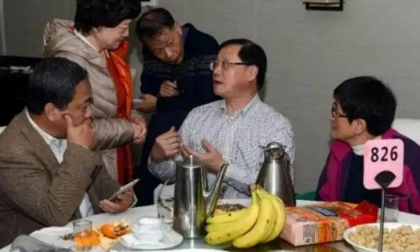 Tiến sĩ đi họp lớp cũng phải thừa nhận: Có 1 dịp rất ít người dự nhưng lại phô trương nhất