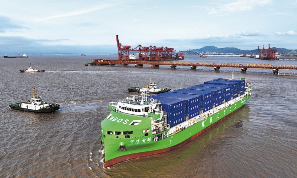 Trung Quốc công bố cỗ máy 'cõng container' trên biển gây chấn động: Không chỉ mạnh mà còn thông minh!