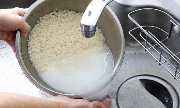 Cần vo gạo trước khi nấu cơm không? Chuyên gia 'chia sẻ' 4 sai lầm tai hại, gây ung thư nhưng nhiều người làm mỗi ngày