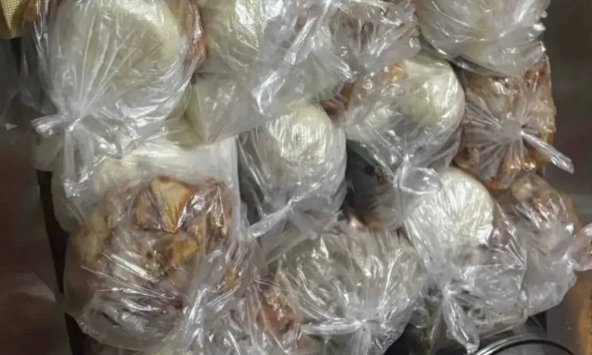 Nữ sinh lớp 9 đi học cặp lúc nào cũng căng phồng, hóa ra em có thân phận bí mật