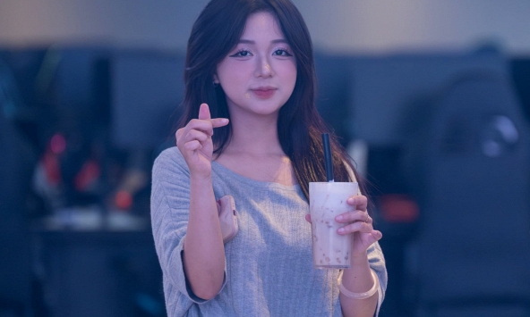 Hot girl phòng nét 2k6, khiến anh em game thủ ngây ngất trước nhan sắc '10/10'