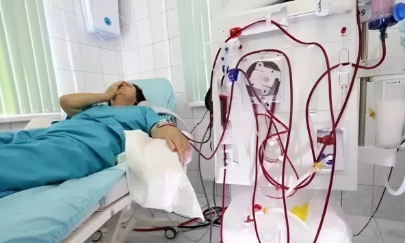 Ngày càng nhiều người tử vong vì suy thận, bác sĩ cảnh báo: Thấy 5 dấu hiệu này khi ăn uống, thận có thể đang “kêu cứu”