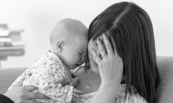 Thứ thực sự khiến phụ nữ gục ngã, chưa bao giờ là việc sinh con, mà là những ngày tháng sau khi sinh